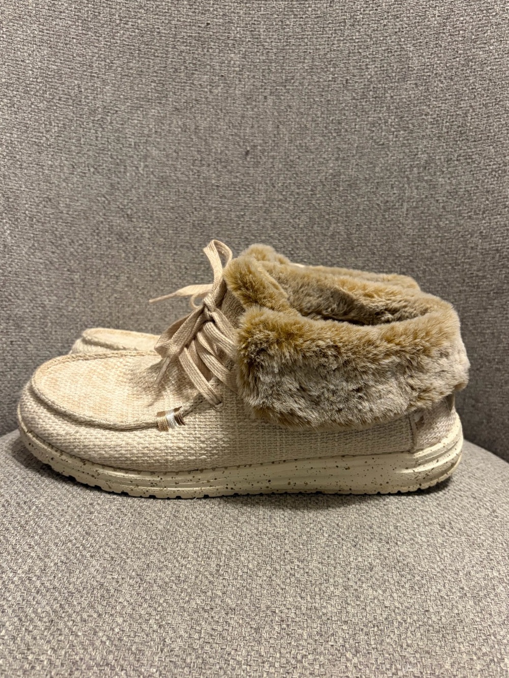 HEYDUDE - Women's size 9 Britt slip-on ankle bootie.